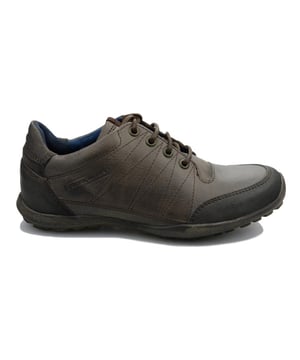 
De jonge camel active veterschoen voor dames presenteert zich met een expressieve, geaccentueerde leestvorm in een innovatieve combinatie van materialen. De handgemaakte loopzool in vintage look in combinatie met hoogwaardig en slijtvast bovenleer zet bijzondere accenten. De binnenzool is uitneembaar - je kunt dus je eigen inlegzolen gebruiken bij deze lage schoenen. Zo past de damesschoen perfect bij elke city- en vrijetijdsoutfit.