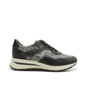 
De 6334 vers-04 van DL Sport is een echte blikvanger. De 6334 vers-04 is uitgevoerd in de kleur velour antracite. Bekijk ook onze overige collectie van DL Sport op onze webshop!