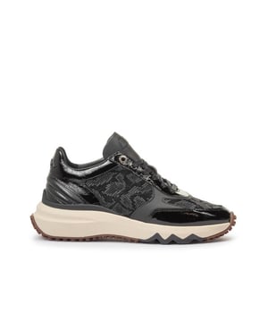 Tussen onze Damesschoenen Sale vind je nu dit prachtige item uit de nieuwe collectie van Floris van Bommel. Steel de show bij elke gelegenheid!
Floris van Bommel Sneakers SFW-10089 in de kleur Zwart