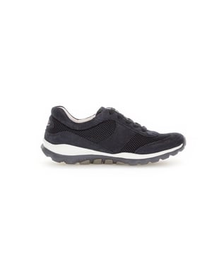 
Rollingsoft is een schoenenmerk, een technologie en een bewegingsfilosofie. Rollingsoft Shoes combineren de voordelen van een rolloverschoen met een bijzonder flexibel zooldesign. Dit combineert bewegingsvrijheid en zijdelingse stabiliteit - voor een onvergelijkbaar gevoel tijdens het lopen. De zool heeft meerdere lagen en is door de bijzondere vormgeving en combinatie van materialen extreem licht. Onder de voetboog wordt een stabilisator ingebracht, die de omrolbeweging optimaal geleidt en ondersteunt. Laterale inkepingen zorgen voor maximale flexibiliteit.