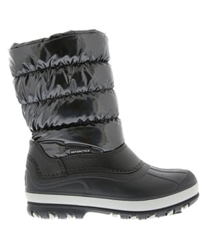 
Antartica snowboots AN1238 antraciet

 De Antarctica 1238 is en snowboot voor speciaal ontwikkeld voor de echte sneeuwfanaten. De snowboot heeft een stevige rubberenzool en is waterdicht tot de ritssluiting. De glanzende nylon schacht is gevoerd met synthetische wol waardoor hij lekker zacht en warm is. De ritssluiting zorgt voor een makkelijke in- en uitstap.

 + en - punten Antartica snowboots AN1238 antraciet

 Pluspunten:

 + Comfortabel 
+ Goede pasvorm
+ Stevige rubberen zool 

 Minpunten: 
- Geen