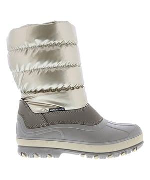 
Antarctica 1238 Kinder Snowboots Beige 

 De Antarctica 1238 is en snowboot voor speciaal ontwikkeld voor de echte sneeuwfanaten. De snowboot heeft een stevige rubberenzool en is waterdicht tot de ritssluiting. De glanzende nylon schacht is gevoerd met synthetische wol waardoor hij lekker zacht en warm is. De ritssluiting zorgt voor een makkelijke in- en uitstap.

 Pluspunten:

 + Stevige rubberen zool
+ Handige ritssluiting
+ Synthetisch wollen binnenkant