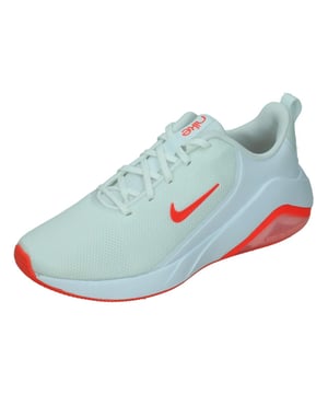 
<div>De Nike Bella 7 is een fitnesschoen voor dames. Blijf stevig op je voeten, of je nu midden in een set zit of op het ritme van je favoriete work-out beweegt in de Bella 7. De Air Zoom demping biedt de juiste combinatie van uitzonderlijke stabiliteit en zachtheid. En een nieuw bovenwerk van mesh zorgt voor elasticiteit en ventilatie en past heel goed bij uiteenlopende outfits voor draagcomfort de hele dag door. <br> <br>Flexibiliteit: medium <br>Hoe meer flexibiliteit je hebt in de tussenzool en buitenzool, hoe natuurlijker je kunt bewegen. Een vernieuwd bovenwerk van mesh rekt mee met elke lunge en beweging. <br> <br>Stabiliteit: hoog <br>Hoe meer ondersteuning een schoen biedt, hoe stabieler je houding is. Een combinatie van gerichte ondersteuning en strategisch geplaatste demping zorgt voor een stevig gevoel bij iedere stap. Een Air Zoom unit in de hak wordt gecombineerd met een plastic plaat en een rubberen kooiconstructie in de hak voor stabiliteit tijdens het gewichtheffen. <br> <br>Demping: hoog <br>Demping onder de voorvoet en hak verzacht de impact van je work-out. De Air Zoom unit in de hak en een middenzool van zacht foam houden je comfortabel in de sportschool of waar je ook naartoe gaat. <br> <br>Comfortabele pasvorm <br>Het zachte, ventilerende mesh gaat naadloos over in het design en zorgt voor extra comfort bij elke stap.</div>