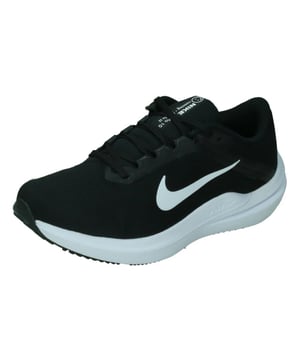 
De Nike Winflo 10 is een hardloopschoenen voor dames. Ga met de Winflo 10 voor een evenwichtige ervaring en een goed begin van je run, of je nu regelmatig gaat hardlopen en je wekelijkse kilometers aflegt, een beginner die van een nieuwe interesse een routine wil maken, of spontaan met een vriend een stukje gaat hardlopen in het weekend. Een neutrale, ondersteunende schoen met veerkrachtige Nike Air en meer ruimte in de voorvoet zorgt voor een comfortabel, veerkrachtig gevoel. Wanneer je ook de weg op wilt, deze hardloopschoenen zijn er klaar voor. <p> </p> <b>Ondersteuning: neutraal </b><br> Hoe meer ondersteuning een schoen biedt, hoe stabieler je natuurlijke looppas is. Een combinatie van gerichte ondersteuning en strategisch geplaatste demping zorgt voor een stevig gevoel bij iedere stap. De Nike Winflo 10 biedt neutrale ondersteuning. Hij zorgt voor balans, of je nu op je hak of voorvoet landt. Hij is ook goed voor lange en korte runs. <p> </p> <b>Demping: medium </b><br> Hoe meer demping je onder je voet hebt, hoe zachter en comfortabeler je run voelt. Demping zorgt voor schokbescherming wanneer je voeten de grond raken. De Nike Air demping over de hele lengte zorgt voor een zacht en comfortabel gevoel, kilometer na kilometer. <p> </p> <b>Responsiviteit: medium </b><br> Hoe responsiever de schoen, hoe meer energieteruggave je bij elke stap krijgt. Of je nu een beetje sneller of met iets minder inspanning wilt hardlopen, responsieve schoenen geven je iets meer veerkracht bij elke stap om meer uit je run te halen. Zacht foam in de middenzool zorgt samen met de Nike Air demping voor een veerkrachtig gevoel. <ul> <li>Een vernieuwd neusstuk zorgt voor een betere pasvorm voor alle voettypen, vergeleken met de Winflo 9. Daarnaast heeft Nike het comfort en de pasvorm van de kraag vergroot met vulling op de plekken waar die het hardst nodig zijn. </li> <li>Speciale mesh is sterker en flexibeler dan gewone mesh. Het is bovendien lichter en zorgt voor een prettiger gevoel, meer comfort en ventilatie. </li> <li>Overlays bij de neus zorgen voor extra robuustheid. </li> <li>De tong is verbonden met de voering aan de binnenkant van het bovenwerk voor een stevig gevoel.</li> <li>Gewicht: 242 gram (damesmaat 39) </li> <li>Hak-tot-teen verloop: 10 mm</li> </ul>
