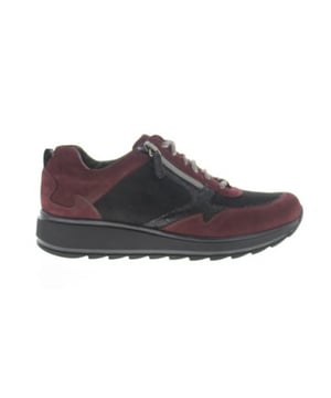 
Durea in onze webshop. Schoenen van het topmerk Durea. Dit model is uitgevoerd in een fantastische bordo kleur. Doordat het voetbed uitneembaar is, kunnen ook eigen inlegzolen gedragen worden. Deze schoen heeft een rits- en een vetersluiting. Artikelnummer 6261, leest 685, kleurnummer 0619, wijdte H, bestel je gemakkelijk in onze webshop.