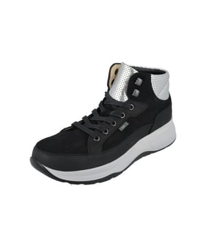 
De 02781.902501 902501 van Finn Comfort is een echte blikvanger. De 02781.902501 902501 is uitgevoerd in de kleur Zwart/zilver/Nuri/Lamina. Bekijk ook onze overige collectie van Finn Comfort op onze webshop!