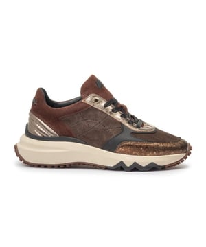 Tussen onze Damesschoenen Sale vind je nu dit prachtige item uit de nieuwe collectie van Floris van Bommel. Steel de show bij elke gelegenheid!

     Artikel SFW-10089-92-01-Curvi 04.01 in kleur Bronz is een prachtige bruine veterschoen, voor dames, van het merk Floris van Bommel. De zool is van rubber. De voering is leer. De voetwijdte is G. Deze veterschoen is voorzien van een uitneembaar voetbed.
    
    
