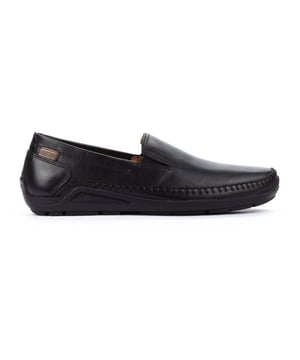 
Gestanste leren schoen. De met de hand genaaide stiksels en elastische zijkanten zorgen ervoor dat deze schoen zich perfect aanpast aan elk type voet.