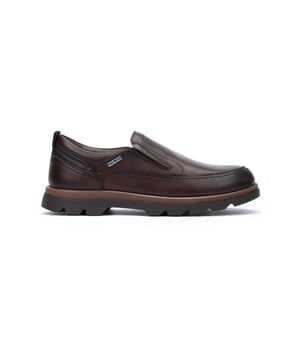 
De must-have loafers met elastiek voor iedereen die een geüpdatete klassieker wil. Loafers die je al het comfort van sneakers geven. Licht en flexibel, met een tweekleurige zool, ze zijn perfect voor veel gelegenheden. Geef je dagelijkse outfits een casual tintje zonder de klassieke look te verliezen die nooit uit de mode raakt. Met uitneembare en gedempte binnenzool.
