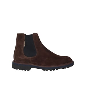 
Trendy Chelsea-boot voor heren met inzetstuk van stretch aan de buitenzijde en een ritssluiting aan de binnenzijde. De ultralichte zool met lederen frame, markante naad en kleurrijke accentstreep beschikt over een krachtig profiel en geeft daardoor ook grip op moeilijke ondergrond.