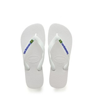 Liefde op het eerste gezicht kan echt bestaan! Wij hebben het ervaren toen we dit prachtige item uit de nieuwste collectie van Havaianas voor het eerst zagen. Make your day, everyday!
Op de zool staat USA maat vertaald naar EU. Wij hanteren niet die maat maar dematen op de zool die daaronder staan de Braziliaanse. Deze zijn leading in NL.De maten vallen hierdoor wat groter uit.