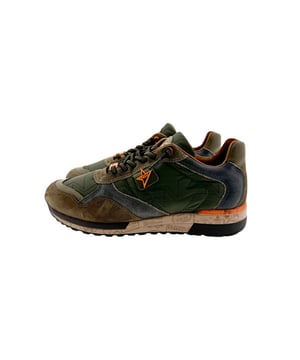 
Super fijne en zachte sneakers met elastische veters zodat je ze als eeninstapper kunt aantrekken en dragen