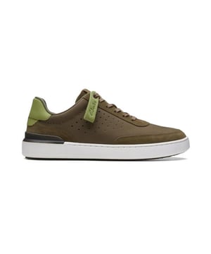 
De Courtlte Tor 26170210 van Clarks is een echte blikvanger. De Courtlte Tor 26170210 is uitgevoerd in de kleur Olive. Bekijk ook onze overige collectie van Clarks op onze webshop!