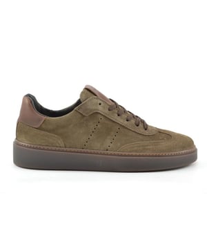 
De 5819707 Boy 158 van Giorgio is een echte blikvanger. De 5819707 Boy 158 is uitgevoerd in de kleur beige [158 douclas]. Bekijk ook onze overige collectie van Giorgio op onze webshop!