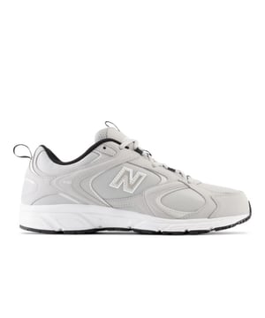 
Maak kennis met de lage sneakers voor heren van New Balance, model ML408A7-RAI. Deze stijlvolle sneakers in de kleur grijslicht zijn ontworpen met oog voor zowel comfort als design. Het dragen van deze sneakers brengt vele voordelen met zich mee. Zo zorgen ze voor een optimale ondersteuning van de voeten tijdens het lopen, dankzij het dempende voetbed en de stevige rubberen zool. Daarnaast zijn deze sneakers ook nog eens erg duurzaam en gaan ze lang mee, zelfs bij intensief gebruik. De belangrijkste kenmerken van de New Balance ML408A7-RAI sneakers zijn het ademende bovenwerk van textiel en suède, wat zorgt voor een goede ventilatie van de voeten. Daarnaast is de schoen voorzien van een vetersluiting en een gewatteerde kraag en tong voor extra comfort. Het minimalistische ontwerp met subtiele merkdetails maakt deze sneakers geschikt voor zowel casual als sportieve outfits. Kortom, de lage sneakers voor heren van New Balance zijn de perfecte keuze voor mannen die op zoek zijn naar