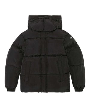Buitenmaterialen: 100% polyamide. Voeringmateriaal: 100% polyamide. Vullingmateriaal: 100% polyester. Ontwerp: Gequilte. Halslijn: Met capuchon. Mouwtype: Lange mouwen. Capuchonkenmerken: Aangebrachte capuchon, verstelbare toggle. Sluiting: Volledige rits. M: 40 in. L: 42 in. XL: 44 in.