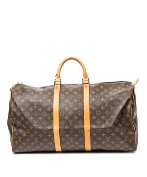 Louis Vuitton Bolsos Keepall 55 Bolsa de viaje en Marrón Lona recubierta y Latón dorado hardware. El producto esta en Muy Buenas Condiciones (AB).
  Dimensiones: 55x28x25 cm 
  Accesorios incluidos: None
  Notas de Exterior: Ligeras marcas de suciedad en vachetta
Notas de Hardware: Empañada
Notas de la correa/asa: Oscurecido, ligeramente desgastado
  BrandCo Paris encuentra artículos raros y en las mejores condiciones a precios increíbles. ¡Vale la pena tener paciencia! Compra con confianza: todos los artículos de BrandCo Paris son seleccionados y autenticados cuidadosamente por nuestro equipo de expertos.
  Todos los artículos vienen con un certificado de autenticidad y un embalaje entregado por BrandCo Paris.
  Tabla de clasificación de la condición del artículo
  N (como nuevo)
  AA (perfecto estado)
  A (excelente estado)
  AB (muy buen estado)
  B (bueno/regular)