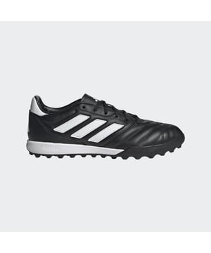 
explosief versnellen en moeiteloos stoppen zonder ook maar een moment van twijfel. Deze adidas voetbalschoen is ontworpen om jou de ultieme controle te geven, zodat jij het spel kunt domineren en jezelf kunt onderscheiden van de rest.

Het Black/Black/White kleurenschema geeft deze schoen een tijdloze uitstraling die nooit uit de mode zal raken. Of je nu op het veld staat of daarbuiten, je zult altijd stijlvol en zelfverzekerd zijn met deze adidas Copa Gloro ST TF aan je voeten. Het is niet alleen een voetbalschoen, het is een statement van jouw passie voor het spel en je streven naar perfectie.

Kortom, de adidas Copa Gloro ST TF is de perfecte combinatie van stijl, comfort en prestatie. Of je nu een amateurvoetballer bent die het beste uit zichzelf wil halen of een professional die op zoek is naar een voorsprong op de concurrentie, deze voetbalschoen zal aan al je verwachtingen voldoen en je helpen om je doelen te bereiken. Dus waar wacht je nog op? Haal vandaag nog je eigen paar en