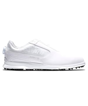 
Footjoy Superlites Golfschoenen 

 Deze golfschoenen van Footjoy zijn comfortabele schoenen met een goede pasvorm. De schoenen zijn licht van gewicht en bieden een flexibele beleving. De schoen is gemaakt van waterdicht leer en ziet er chique en stijlvol uit wanneer je op de golfbaan staat. Daarnaast bieden de schoenen goede demping wanneer je erop loopt. 

 Golfschoenen 

 De golfschoenen van Footjoy is dus gemaakt van leer wat de schoenen stevig maakt. De spikes onder de schoenen kunnen verwisseld worden voor andere spikes. 

 + en - punten Footjoy Golfschoenen

 Pluspunten:
+ Goede en comfortabele pasvorm
+ Mooi design 

Minpunten:
- Geen