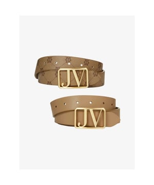 
De JOSH V Perri dames riem in de kleur Mink is reversible. De faux leather riem is aan de ene zijde uitgevoerd met een JOSH V logopatroon en aan de andere zijde in een effen kleur Mink. De JV-buckle is afneembaar, waardoor je de riem eenvoudig verwisselt van zijde. Combineer de riem samen met bij de bijpassende Maaike armband of Jinthe slingbacks voor een matchy look.
