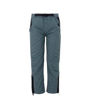 100% Polyester. Gewebe: Stretch, gewebter Stoff. Design: Kontrast Detail. GSM (Gramm pro Quadratmeter): 105. Gewebetechnik: Knitterfrei, Dauerhaft wasserabweisende Oberfläche, Isoflex-Gummi, Leicht, Schnell trocknend. Umwandelbar, Abnehmbarer Gürtel aus Gurtband, Reflektierende Leiste, Mit UV-Schutz, Wasserfest. Taschenart: Zwei Seitentaschen, 1 Tasche hinten. Taille: Teilweise elastisch. Nachhaltigkeit: Aus recyceltem Material. UV-Schutzfaktor: UPF 50+.