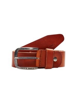 
<p><strong>JACPAUL LEATHER BELT NOOS</strong></p>
<p>Leren riem met vintage gesp. Duidelijk JACK & JONES logo op de gesp gegraveerd. Sterke stiksels voor extra duurzaamheid. Verstelbare lengte voor een optimale pasvorm. Geschikt voor diverse looks, van casual tot meer aangekleed.</p>
<p>Kleur: Cognac.</p>