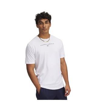 
60% Katoen, 40% Polyester. Stof: Zachte aanraking. Ontwerp: Logo, afgedrukt. Halslijn: Crew Neck, Ribbed. Mouwtype: Korte mouwen. Stoftechnologie: Lichtgewicht, Quick Dry. Geschikt voor: Losse. S: 37 in. M: 41 in. L: 44 in. XL: 48 in. XXL: 52 in.