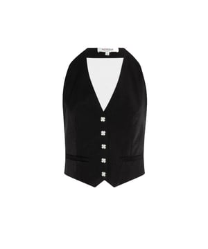 
De Cteo top van MORGAN DE TOI in zwart is een elegante, vrouwelijke keuze voor een moderne en chique uitstraling. Deze zwarte glans top is mouwloos en heeft een aangesloten pasvorm met een flatterende V-halslijn. <br />De opvallende sierknopen aan de voorkant geven een luxe accent, terwijl het open rugdetail en de verstelbare gesp op de taille achter zorgen voor een verfijnde afwerking. De top is kort van lengte en heeft siernaden aan de voorkant die het effect van paspelzakken nabootsen. Perfect te combineren met de Pvteo satijnen pantalon voor een sophisticated avondlook.<br /><br />Productspecificaties:<br />- Kleur: Black<br />- Pasvorm: Aangesloten, kort model<br />- Halslijn: V-hals<br />- Mouwen: Mouwloos<br />- Sluiting: Knopen voorzijde<br />- Details: Open rug, gespband achter, fake paspelzakken aan de voorkant<br />- Materiaal: Polyester & viscose