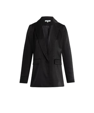 
De Vteo blazer van MORGAN DE TOI is een tijdloze statijnen zwarte blazer die luxe en stijl moeiteloos combineert. Het lange, getailleerde silhouet flatteert de vrouwelijke vormen en zorgt voor een elegante look. De blazer is afgewerkt met een chique sjaalkraag en gevoerde schouders, wat een krachtige en verfijnde uitstraling creëert. <br />De zachte suèdelook geeft de stof extra diepte en textuur. Dankzij de knoopsluiting en de twee klepzakken aan de voorkant is dit item zowel praktisch als stijlvol. Ideaal voor een zakelijke outfit of als stijlvolle finishing touch bij een avondlook in combinatie met de Morgan De Toi Cteo en de Morgan De Toi Pvteo.<br /><br />Productspecificaties:<br />- Kleur: Black<br />- pasvorm: Getailleerd, lang<br />- Sluiting: Knoopsluiting<br />- Zakken: Klepzakken<br />- Details: Sjaalkraag, schoudervullingen