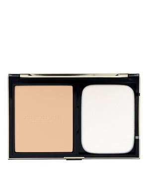 Erleben Sie die luxuriöse Textur der Guerlain Parure Gold Compact Foundation, die darauf ausgelegt ist, einen strahlenden und makellosen Teint zu kreieren. Dieses innovative Make-up verschmilzt nahtlos mit Ihrer Haut, betont Ihre natürliche Schönheit und sorgt für ein strahlendes Finish. Angereichert mit Goldpigmenten heller es dunkle Stellen auf und mindert Anzeichen von Müdigkeit, wodurch Ihre Haut revitalisiert aussieht. Die einzigartige Formel kombiniert Kollagen, Elastin-Booster und Myrrhe, um Ihre Haut zu nähren und zu verjüngen. Perfekt für Frauen, die ein hochwertiges Make-up suchen, das sowohl Abdeckung als auch Pflegeeigenschaften bietet.