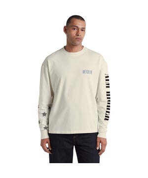 
Ontdek de onweerstaanbare charme van de Denham Sounds LS Tee HCJ. Dit veelzijdige ecru long sleeve shirt, gemaakt van hoogwaardig katoen, biedt ultiem comfort en een tijdloze uitstraling. De normale pasvorm en ronde hals maken het een ideale keuze voor elke gelegenheid. De opvallende print op de voor- en achterzijde en de mouwen maken het shirt een waar statement. Stap vol zelfvertrouwen de deur uit met deze unieke toevoeging aan je garderobe. Voeg deze eyecatcher toe aan je collectie en ervaar de perfecte balans tussen stijl en comfort.
