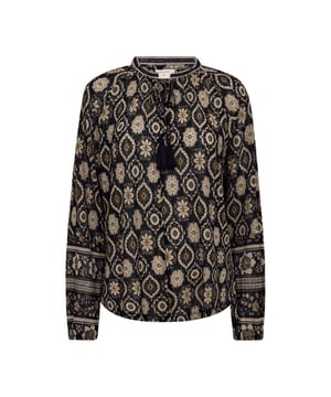 
<p>Blouse van Freequent in een lichte stof met een allover patroon. Daarnaast heeft de blouse lange raglanmouwen, een V-hals met strikkoordjes, een kraag met detail en een losse pasvorm. Het heeft elastiek aan de boord.</p>
<ul>
<li>Materiaal: 100% polyester.</li>
<li>Valt goed uit zeker niet te klein.</li>
</ul>
