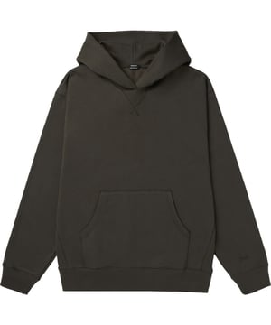 
Ontdek comfort en stijl met de Nino Hoody CPS van Denham, perfect voor de koele dagen. De sweater komt in een rijke bruine tint, die moeiteloos te combineren is met elke outfit. Gemaakt van een mix van stevige katoen en polyester, biedt deze sweater zowel duurzaamheid als een zachte, warme binnenkant. De normale pasvorm met capuchon en kangaroe zakken zorgen voor een relaxte en comfortabele look. Dankzij stevige boorden blijft de sweater zijn vorm behouden, zelfs na veelvuldig dragen. Een V-inzetstukje bij de hals voegt een subtiele, sportieve touch toe. Geschikt voor elke man die waarde hecht aan kwaliteit en een modern desig
