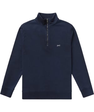
Ervaar de perfecte combinatie van comfort en stijl met het donkerblauwe Scissor half-zip sweatshirt van Denham. Deze sweater is ontworpen voor de moderne man die waarde hecht aan zowel uitstraling als draagcomfort. Gemaakt van zachte katoen om je de hele dag een prettig gevoel te geven. De normale pasvorm zorgt voor een flatterende look zonder in te boeten op bewegingsvrijheid. Met de subtiele halve ritsluiting en het geborduurde schaar logo op de borst maak je een statement, waar je ook bent. Dit sweatshirt is een veelzijdige aanvulling op je garderobe en ideaal voor elke gelegenheid. Laat je omarmen door de luxe van dit tijdloze stuk. Ga voor gemak en stijl, elke dag opnieuw.