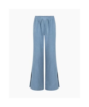 
<div class="Rte">Denim broek van het merk Another Label. De broek heeft<span> een hoge elastische taille, verstelbaar veterkoord en subtiel uitlopende pijpen met een split. Combineer met het Sare denim jack voor een co-ord look. </span>
</div>
<div class="Rte">
<ul>
<li>Stofsamenstelling:<span> </span><span> </span>100% katoen. </li>
<li>Pasvorm: valt normaal. Twijfel je over de maat? Neem contact met ons op en we helpen je graag verder! </li>
</ul>
</div>