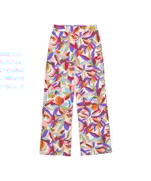 
Deze veelzijdige en kleurrijke multicolor lange broek dames van het bekende merk Gaastra Women is een absolute must-have voor de modebewuste vrouw. Met zijn trendy design en duurzame materialen is deze broek niet alleen goed voor het milieu, maar ook voor je eigen stijl. De broek is gemaakt van 95% gerecycled polyester en 5% elastaan, waardoor hij niet alleen comfortabel zit, maar ook nog eens voorzien is van stretch voor een perfecte pasvorm. De combinatie van verschillende kleuren geeft de broek een unieke en opvallende uitstraling, waarmee je zeker de show zult stelen. Of je hem nu draagt tijdens een dagje uit of juist tijdens een avondje uit, met deze broek ben je altijd verzekerd van een fashionable look. Bestel deze multicolor lange broek dames van Gaastra Women nu bij Nummer Zestien en voeg een uniek item toe aan je garderobe.