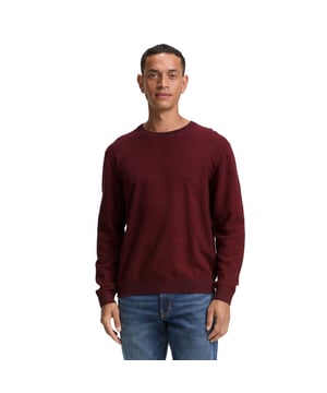 
<p><strong>Gebreide Trui – Rood Gemêleerd</strong></p>
<p>Klassieke gebreide trui van TOM TAILOR met een tijdloze uitstraling. De trui heeft een ronde hals en lange mouwen, wat zorgt voor een veelzijdige look. Het ingebreide patroon geeft een subtiele textuur, terwijl de ribboorden bij de mouwen en zoom zorgen voor een nette afwerking. Geschikt voor verschillende gelegenheden dankzij de ingetogen kleur en het eenvoudige ontwerp.</p>
<p>Kleur: Rood gemêleerd.</p>