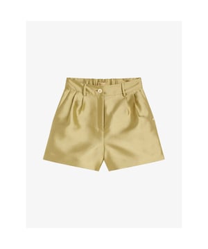 
De JOSH V Paige dames shorts in de kleur Dull Gold is een echte eyecatcher in je garderobe. Het donkergroene shortje is gemaakt van een glanzende kwaliteit met gerecycled polyester. Het shortje heeft een wijde pasvorm en valt high waisted. Daarnaast is de achterzijde van de tailleband voorzien van elastiek voor draagcomfort. De plooien aan de voorkant geven de shorts een unieke uitstraling, terwijl de subtiele shimmer in de stof zorgt voor een vleugje glamour. Draag het shortje casual met een basic top of ga voor de complete set door het shortje te combineren met de bijpassende Danea blazer.
