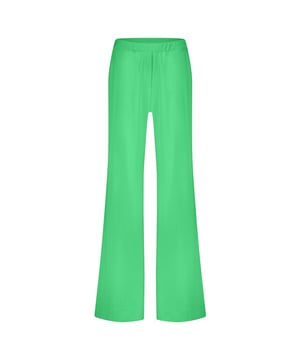 
LADY DAY Millie vind je nu op To Be Dressed. Prachtig en uniek item van premium travelkwaliteit en gemaakt van de volgende materialen: 80% polyamide 20% ea. De broek Millie is een wijdvallend model met steekzakken en een elastieke band. Zakken op de achterkant.