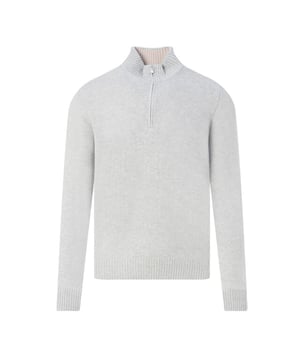 
- Over het Merk: Gran Sasso is een Italiaans kledingmerk dat in 1952 werd opgericht door de familie Di Battista. Het merk staat bekend om zijn hoogwaardige knitwear. De kleding van Gran Sasso is gemaakt van hoogwaardige materialen, zoals wol, kasjmier en cashmere. Het merk biedt een breed scala aan items aan, waaronder truien, vesten, jassen en accessoires. De ontwerpen van Gran Sasso zijn vaak geïnspireerd door de Italiaanse mode. Het merk gebruikt klassieke stijlelementen, zoals nette pasvormen, elegante kleuren en iconische logo's, om een ​​klassieke en tijdloze uitstraling te creëren.
