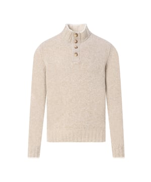 
- Over het Merk: Gran Sasso is een Italiaans kledingmerk dat in 1952 werd opgericht door de familie Di Battista. Het merk staat bekend om zijn hoogwaardige knitwear. De kleding van Gran Sasso is gemaakt van hoogwaardige materialen, zoals wol, kasjmier en cashmere. Het merk biedt een breed scala aan items aan, waaronder truien, vesten, jassen en accessoires. De ontwerpen van Gran Sasso zijn vaak geïnspireerd door de Italiaanse mode. Het merk gebruikt klassieke stijlelementen, zoals nette pasvormen, elegante kleuren en iconische logo's, om een ​​klassieke en tijdloze uitstraling te creëren.