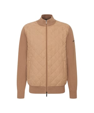 
Bugatti clothing Vest is een stijlvol bruin vest met ritssluiting en gewatteerd patroon voor een moderne look. Gemaakt van hoogwaardige materialen, biedt het comfort en een unieke uitstraling. Het merk Bugatti staat voor tijdloze klasse en verfijning, waarbij aandacht voor detail en kwaliteit centraal staan. Perfect voor wie kiest voor een stijlvolle en comfortabele uitstraling in herenmode. - Over het merk: Bugatti is de perfecte mix van modern, klassiek en sportief. De beste materialen worden verwerkt met de nieuwste standaardtechnologieën om de Bugatti pasvorm te verzekeren.
