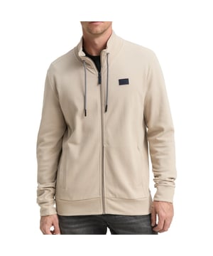 
<p>Casual sweatvest van Tom Tailor. Dit sweatjacket heeft een staande kraag die voorzien is van een aantrekkoord. Daarnaast heeft dit vest 2 eenvoudige steekzakken.</p>
<ul>
<li>Regular fit</li>
<li>100% Katoen</li>
<li>Kleurnummer: 16764</li>
</ul>