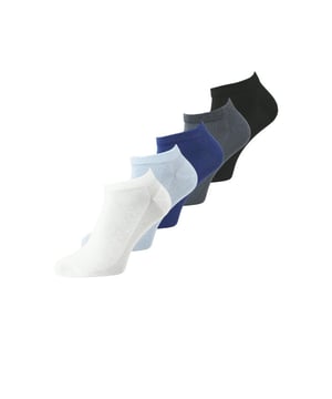 
De korte sokken van Jack & Jones Junior uit de JACCHESTER-lijn zijn perfect voor jongens die houden van comfort en stijl. Deze sokken in een 5-pack zijn gemaakt van een ademende katoenmix en hebben een sportieve look. Dankzij de lage pasvorm zijn ze ideaal voor in sneakers of sportschoenen.