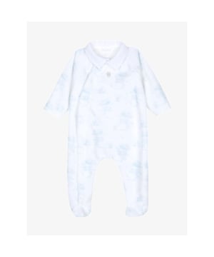 
Onweerstaanbaar wit babypakje van jerseyvelours met een delicate all-over blauwe print en een charmante geplooide kraag. Comfortabel en zacht voor een comfortabele nachtrust.
