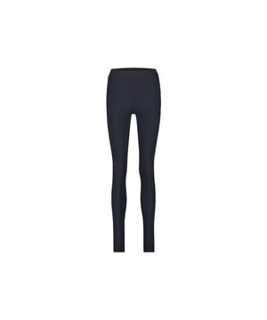
De BB270UL Legging Nadja Easy wear van JANE LUSHKA is een mooie basis-legging die je onder al je jurken & tunieken kunt dragen. Dit model is uitgevoerd in de kleur Blue. <br /><br />De stof is de bekende TRAVEL-kwaliteit.