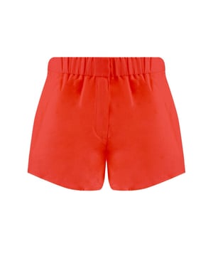 
Deze prachtige bermuda dames in de kleur steenrood van het trendy merk Harper and Yve is een echte must-have voor jouw zomergarderobe. De bermuda is gemaakt van een combinatie van 70% rayon en 30% linnen, wat zorgt voor een comfortabele en luchtige pasvorm. Door de mooie steenrode kleur is deze bermuda perfect te combineren met verschillende bovenstukken, van een casual T-shirt tot een elegante blouse. De bermuda heeft een klassiek model met een tailleband en steekzakken aan de voorzijde. Met deze bermuda ben jij klaar voor elke zomerse dag, of je nu naar het strand gaat of een dagje de stad in gaat. Bestel nu jouw steenrode bermuda dames van Harper and Yve en straal deze zomer in stijl!