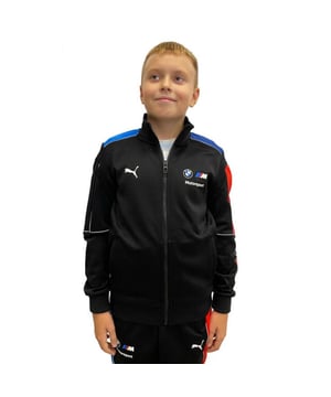 
97% Polyester, 3% Elastaan. Ontwerp: Contrast, Logo, Gedrukt, Tekst. Zoom: Elastisch, Geribd. Manchet: Elastisch, Geribd. Mouwtype: Met lange mouwen. Halslijn: Staande Kraag. Zakken: 2 Zijzakken, Rits. Bevestiging: Volledige ritssluiting. 100% Officieel Gelicentieerd. 13-14 jaar: 34,5 in. 9-10 jaar: 29,5 in. 7-8 jaar: 26,5 in. 11-12 jaar: 32 in.