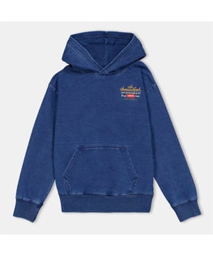 
Deze stoere en comfortabele blauwe denim sweater voor jongens van Levis Boys is een must-have item in de kledingkast van elke jongeman. De traditionele blue denim kleur geeft de sweater een tijdloze en trendy uitstraling. De sweater is gemaakt van hoogwaardige materialen en heeft een perfecte pasvorm, ideaal voor elke dagelijkse activiteit.en#10;en#10;Deze sweater is voorzien van een ronde hals en lange mouwen, zodat je zoon het hele jaar door kan genieten van zijn favoriete kledingstuk. Het iconische Levis logo prijkt trots op de voorkant van de sweater, waardoor je zoon zich een echte fashion forward jongen voelt.en#10;en#10;Naast zijn stijlvolle uitstraling, biedt deze sweater ook de nodige warmte en comfort op koude dagen. Gecombineerd met een stoere spijkerbroek en sneakers, maakt deze sweater de perfecte casual outfit voor school of een dagje uit met vrienden.en#10;en#10;Als je op zoek bent naar een duurzame en modieuze toevoeging aan de garderobe van je zoon, is deze blauwe sweater jongens van Levis Boys een uitstekende keuze. Bestel nu en geef je zoon de trendy en comfortabele look waar hij naar verlangt!