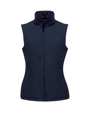 
Geweven stretch Softshell-stof voor een warme rug met een duurzame waterafstotende afwerking Windbestendig, sneldrogend en superzachte stof 2 onderste zakkenhebben een rits en ook 1 borstzak met rits Lichtgewicht en gemakkelijk te dragen in een gevormde pasvorm met verstelbare schokkoordzoom Regatta damesmaten (borstomtrek ongeveer): 34 (76 cm), 36 (81 cm), 38 (86 cm), 40 (92 cm), 42 (97 cm), 44 (102 cm), 46 (109cm), 48 (114cm), 50 (122cm), 52 (127cm), 54 (132cm), 56 (137cm), 58 (142cm), 60 (147 cm), 62 (152 cm), 64 (158 cm) Buitenkant van 96% polyester / 4% elastaan.
